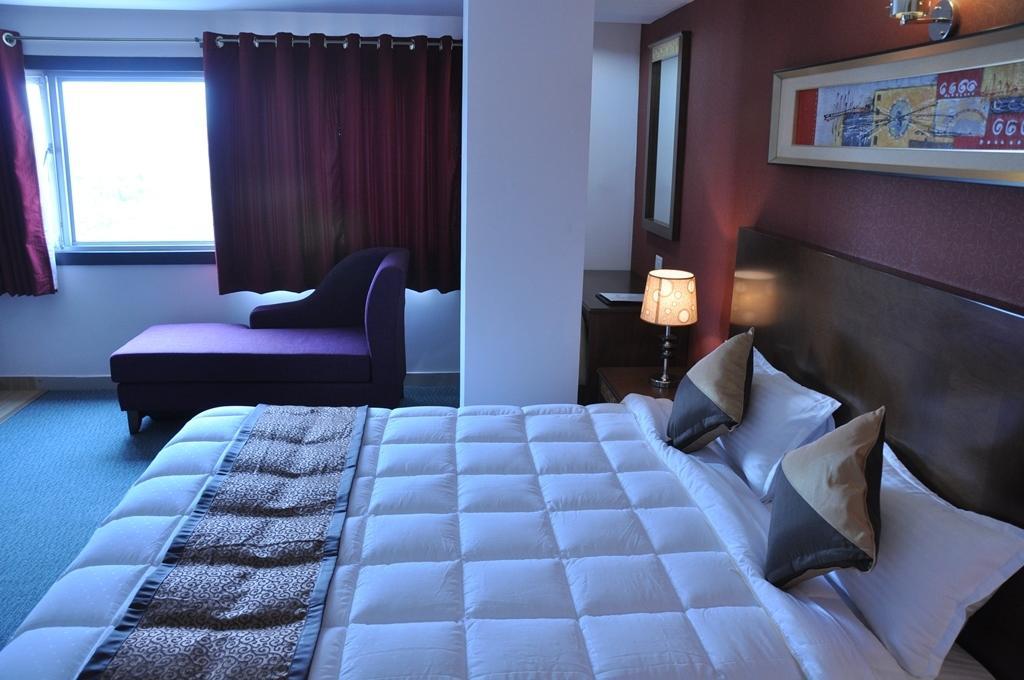 Silk Route Hotel Guwahati Bilik gambar